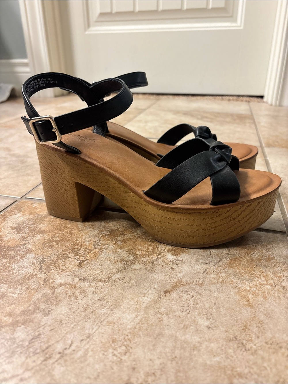 Universal Thread Black Knotted Platform Sandal with Wood-Look Heel